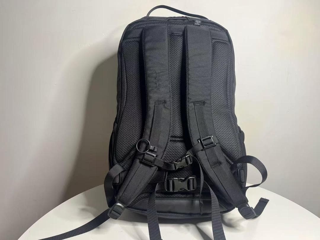未使用男女共通 アークテリクス Arc'teryx ブラックバックパック 26L