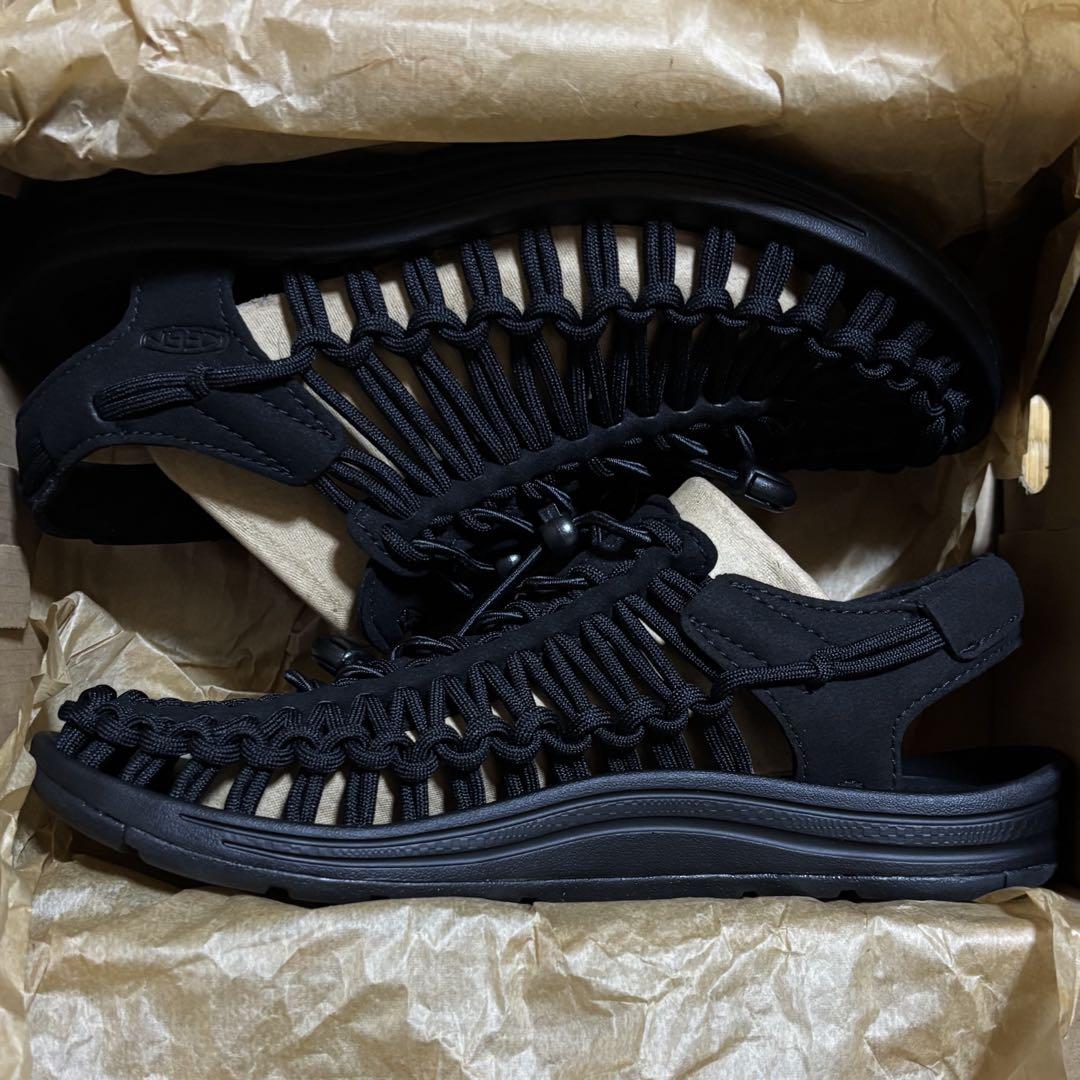 1度のみ着用　箱付き　KEEN UNEEK 23.5cm