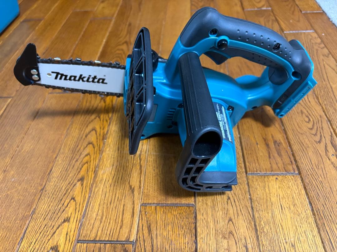 makita 充電式チェーンソー 本体付属バッテリー 1個 UC121DRF makita 充電式チェーンソー 本体付属バッテリー 1個 UC121DRF