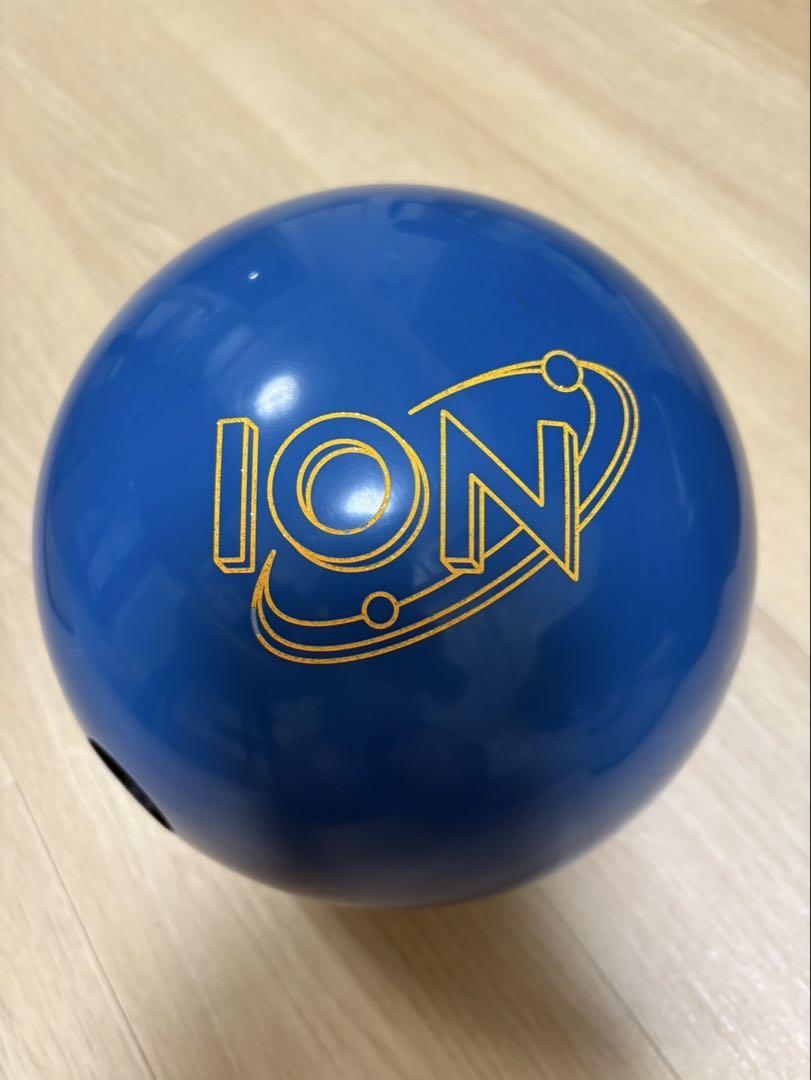 ボウリングボール　ION PRO アイオンプロソリッド　15ポンド
