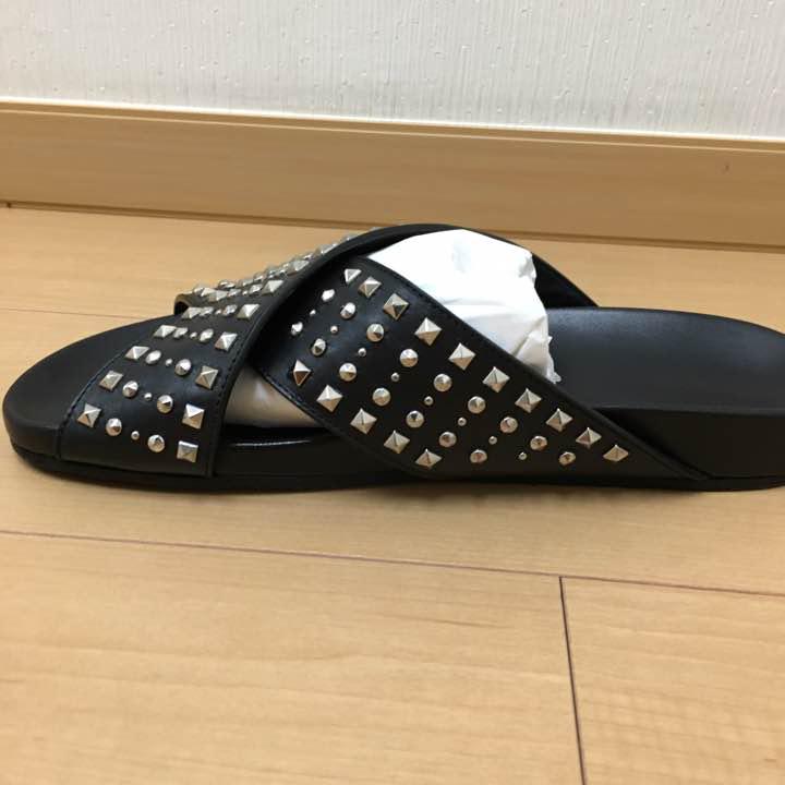 【ほぼ新品未使用】定価約11万円 GUCCI スタッズ サンダル(¥75,000) - メルカリ スマホでかんたん フリマアプリ