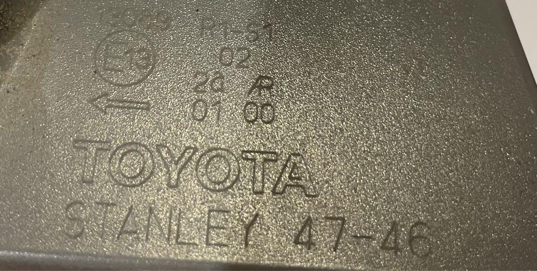 プリウスα ZVW40W テールランプ 左 47-46 コンビネーション