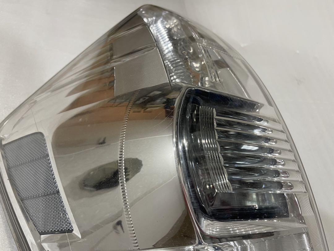 プリウスα ZVW40W テールランプ 左 47-46 コンビネーション