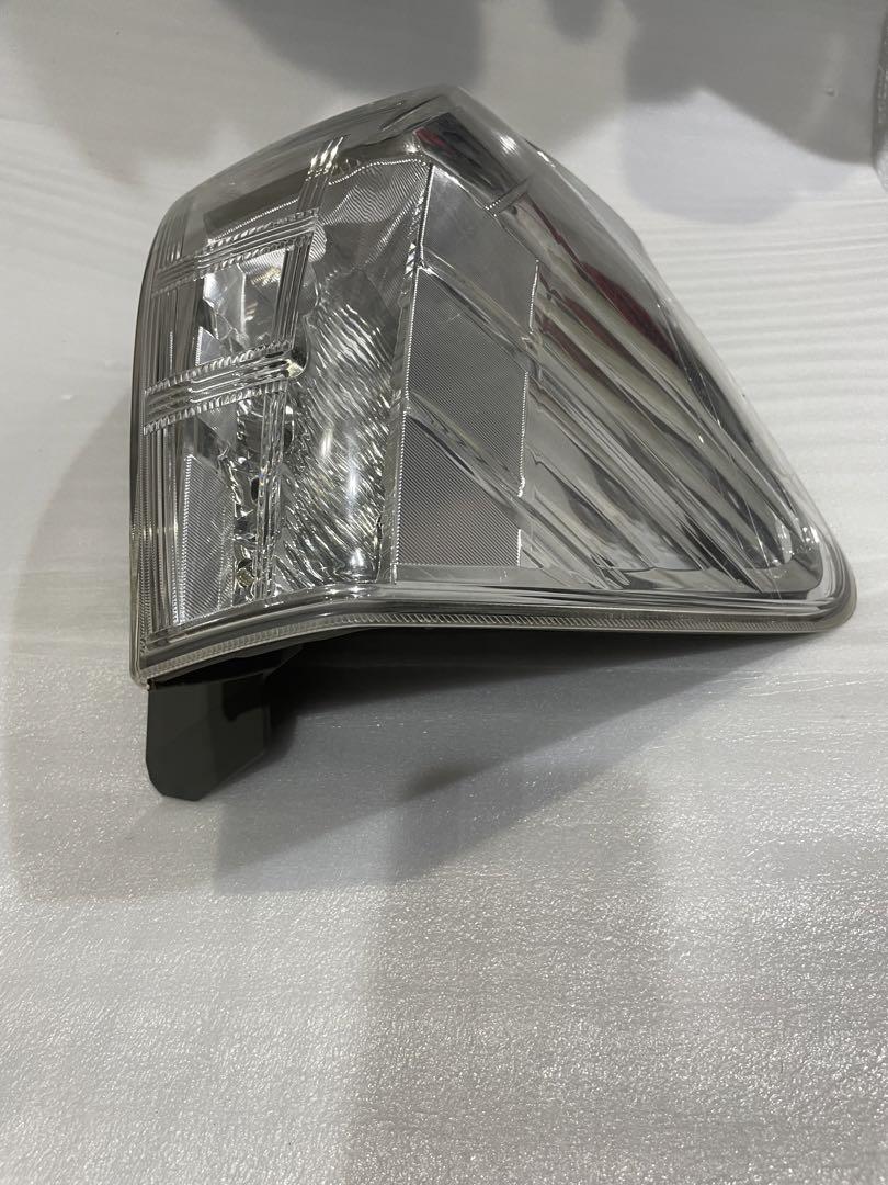 プリウスα ZVW40W テールランプ 左 47-46 コンビネーション