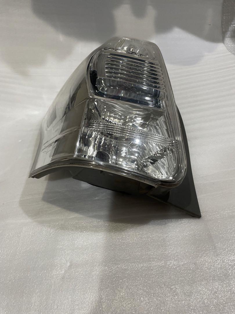 プリウスα ZVW40W テールランプ 左 47-46 コンビネーション