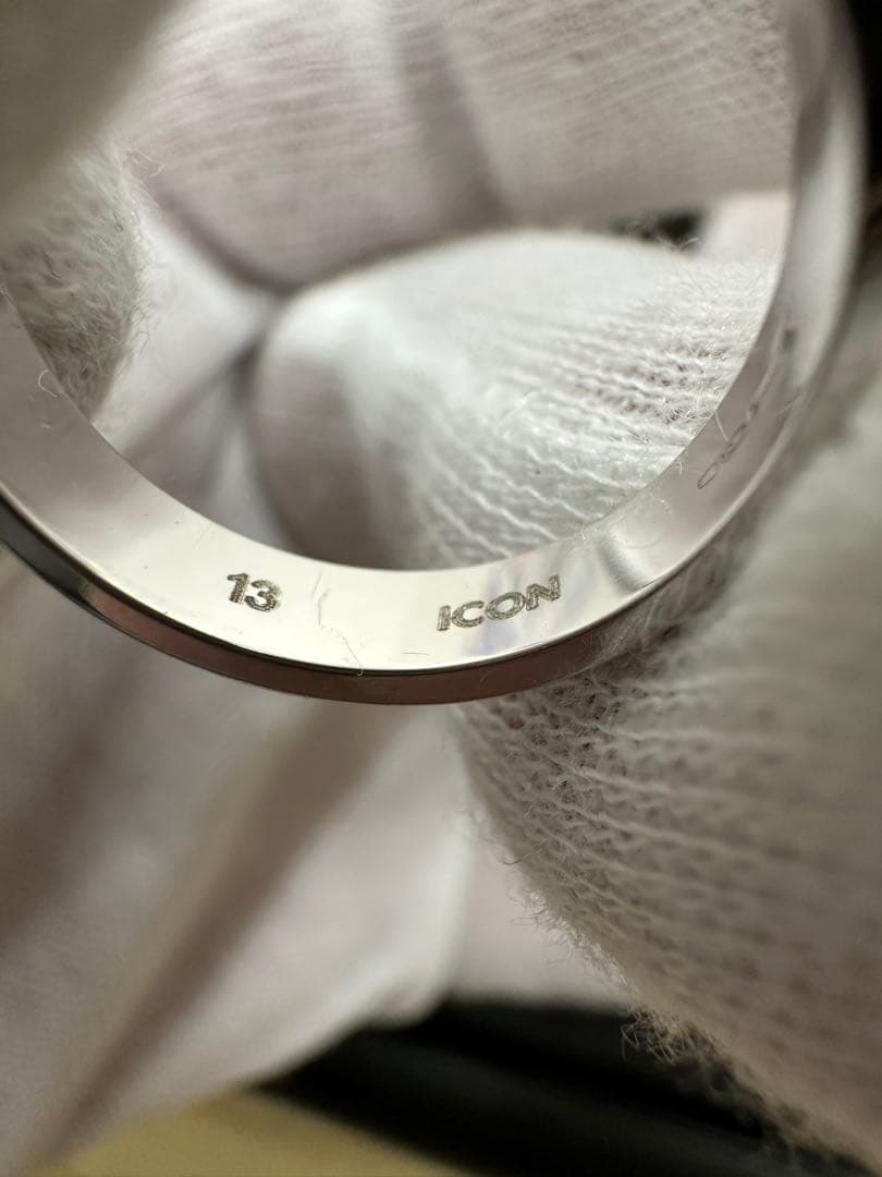 GUCCI グッチのアイコン シン バンド 18K ホワイトゴールド リング。 GUCCI グッチのアイコン シン バンド 18K ホワイトゴールド リング。