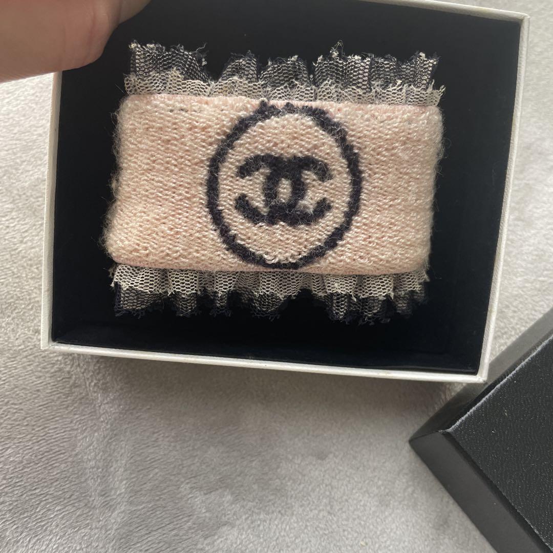 CHANEL バングル リストバンド　チュール　ロゴ入り　サーモンピンク　正規品