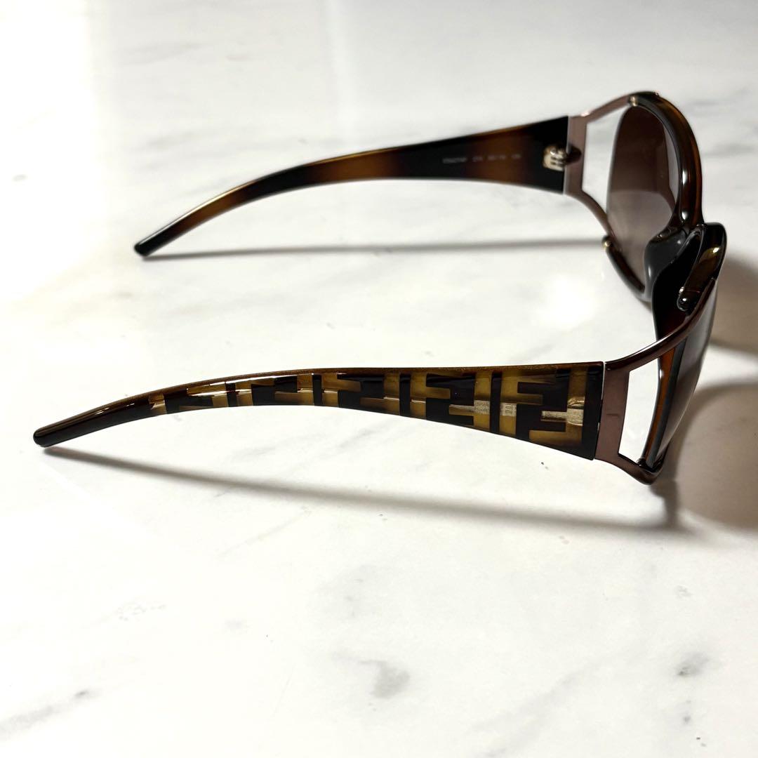 オンラインショップ 箱等 完備品】FENDI フェンディ サングラス ズッカ FS427AF 小物