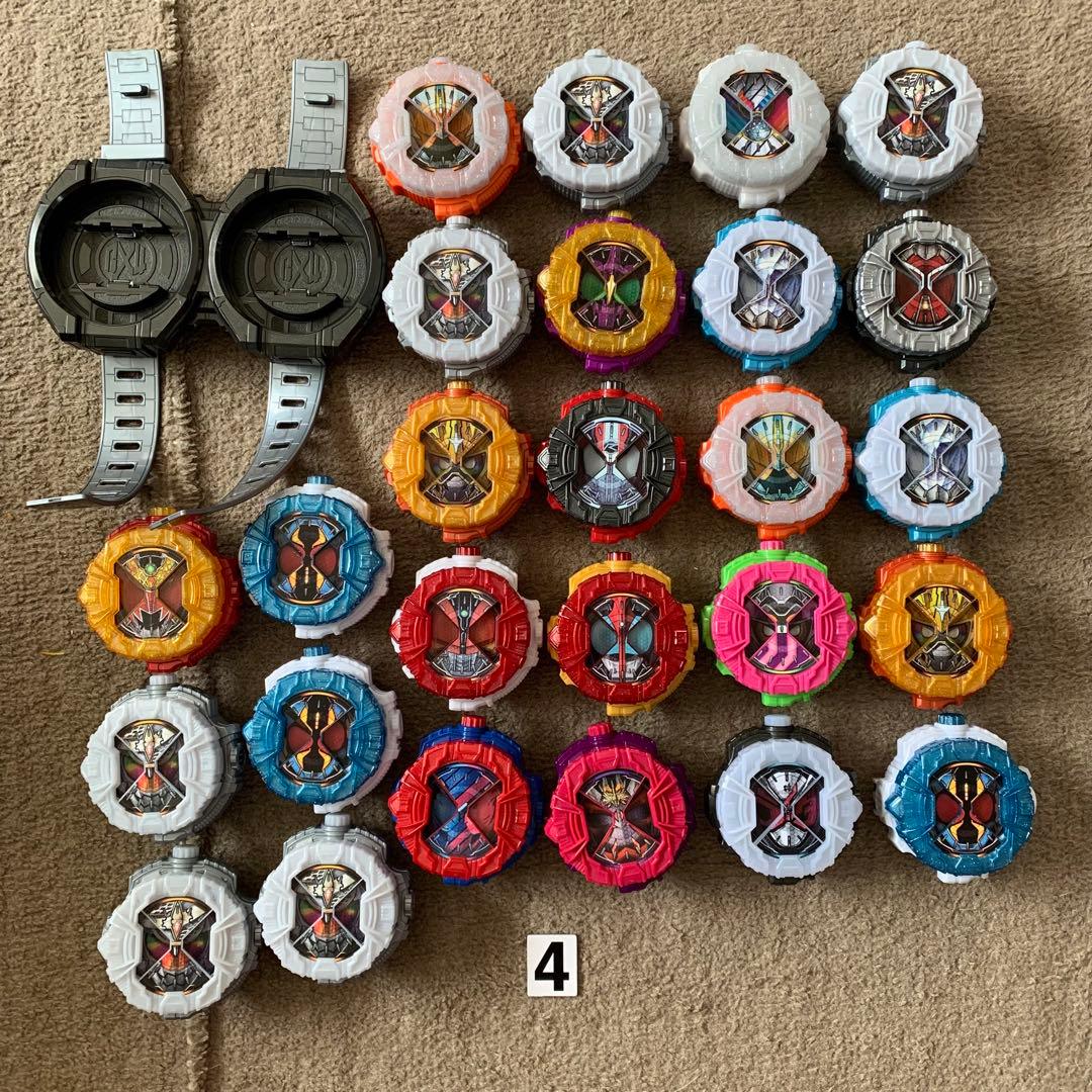 仮面ライダージオウＤＸライドウオッチまとめ　26個　　ライドウォッチホルダー