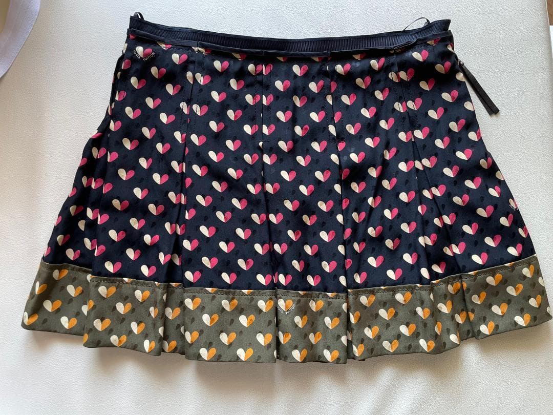 【ルイ　ヴィトン】　LOUIS VUITTON ハート柄フレアスカート