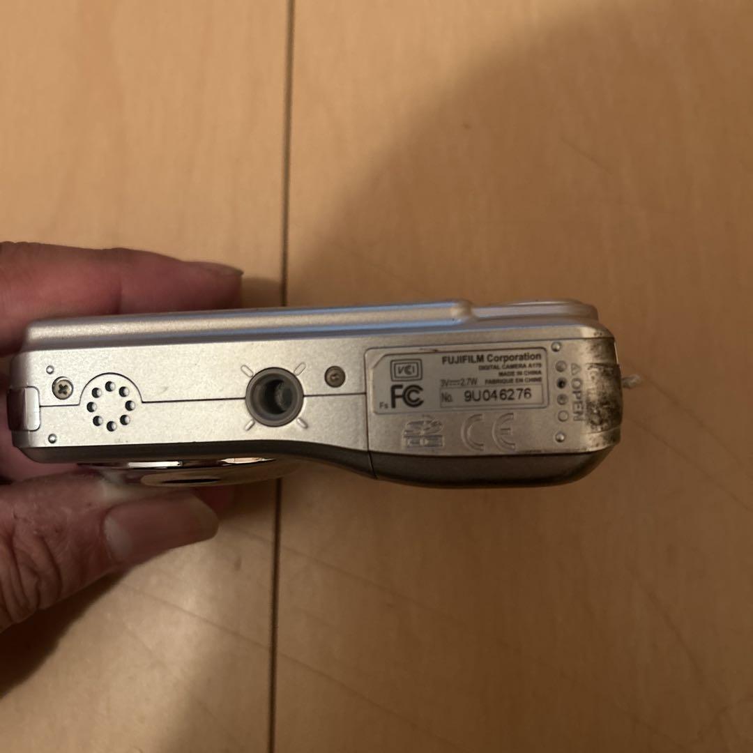 FUJIFILM コンパクトデジタルカメラ 10.2メガピクセル