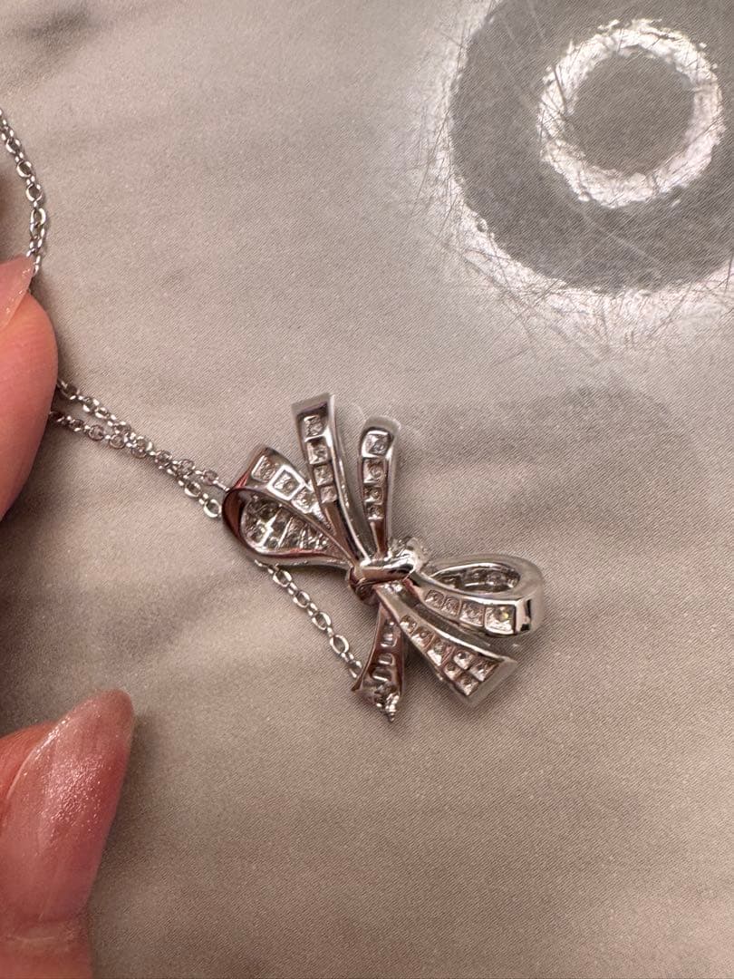 リボン型クリスタルネックレス リボン型クリスタルネックレス