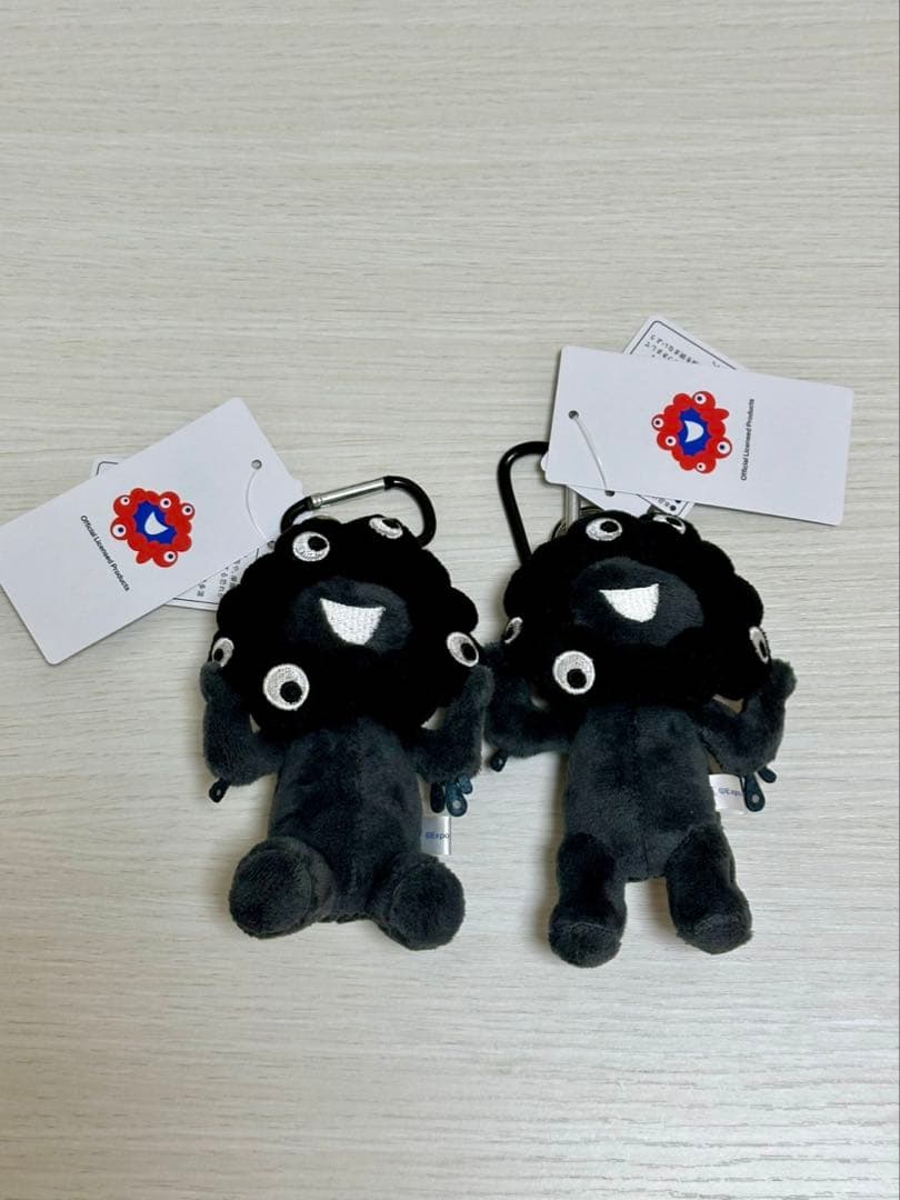 ミャクミャク EXPO2025カラビナ付きマスコットブラック 立ち座り2体セット