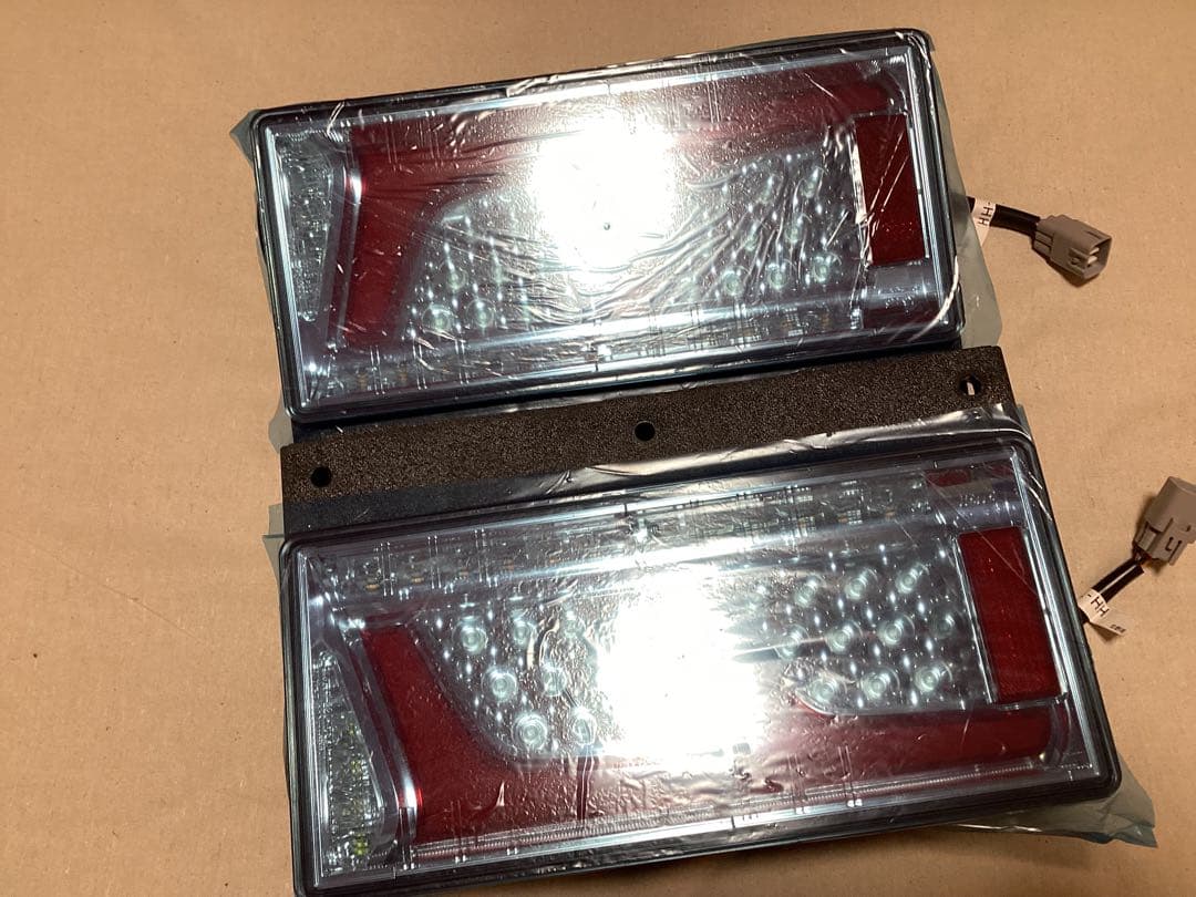 小糸 LEDテールランプ 2連 コイト 新車外し品 小糸 LEDテールランプ 2連 コイト 新車外し品