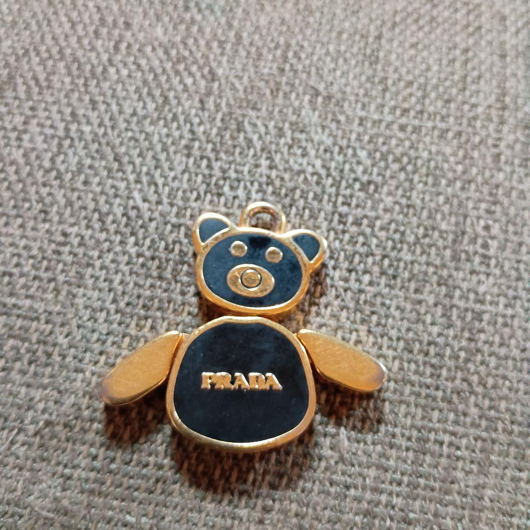 PRADA クマ型チャーム ゴールド/ブラック - メルカリ