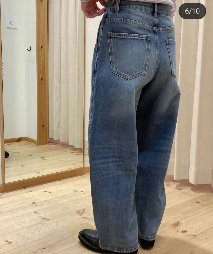 なぉちんになります。YENN CURVED SEAM デニム