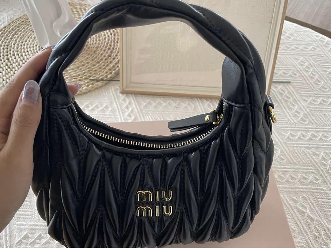 miumiu ブラック　レザー　ハンドバッグ　バッグ