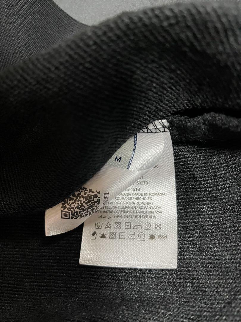 MONCLER 黒　トップス