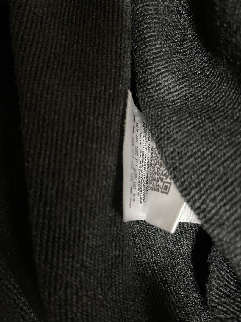 MONCLER 黒　トップス