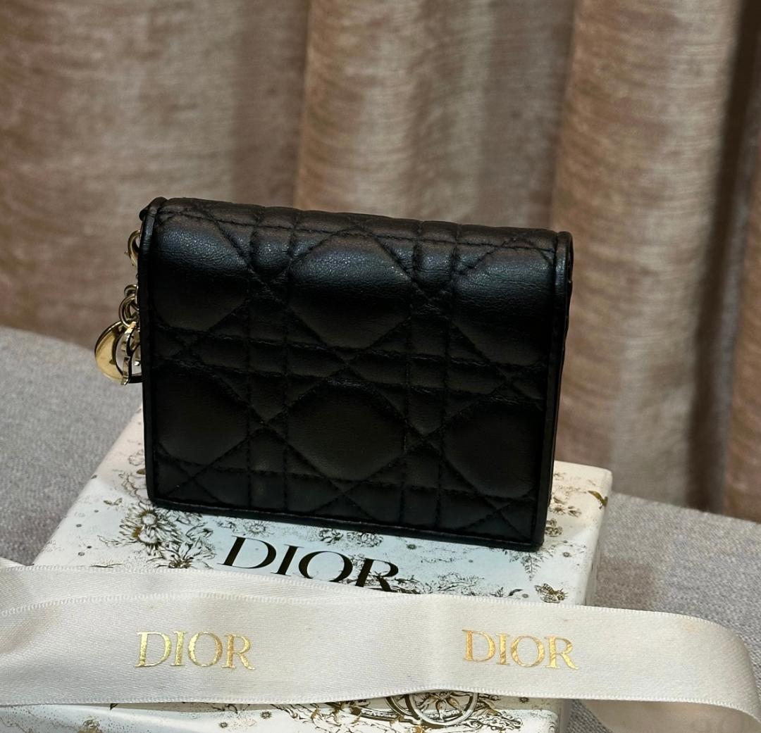 Dior ブラック キルティング 二つ折り財布 Dior ブラック︎ キルティング 二つ折り財布 - メルカリ
