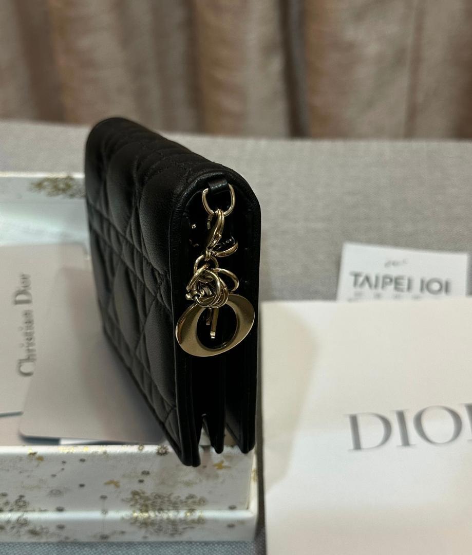 Dior ブラック キルティング 二つ折り財布 Dior ブラック︎ キルティング 二つ折り財布 - メルカリ