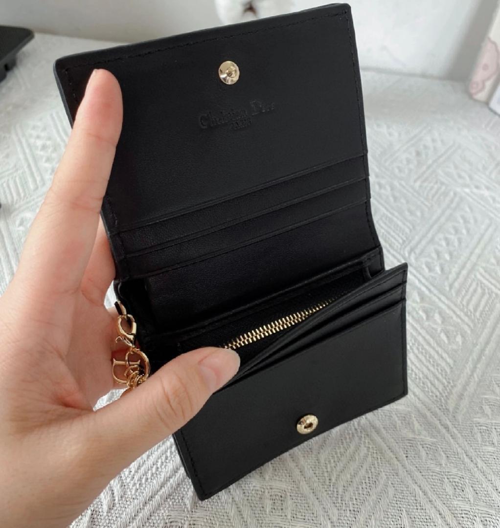 Dior ブラック キルティング 二つ折り財布 Dior ブラック︎ キルティング 二つ折り財布 - メルカリ