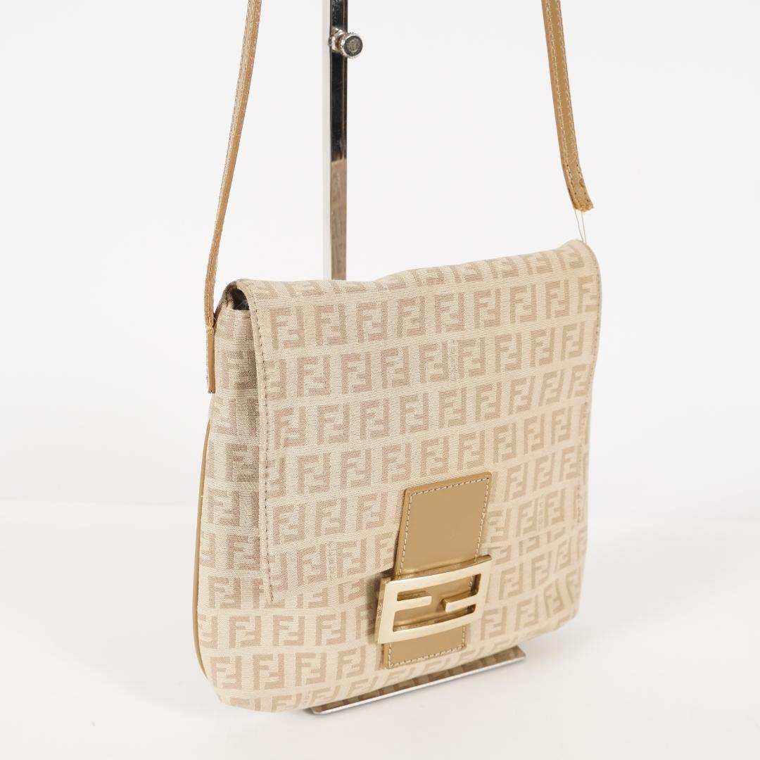 Fendi ショルダーバッグ ベージュ FFロゴ 225255610605
