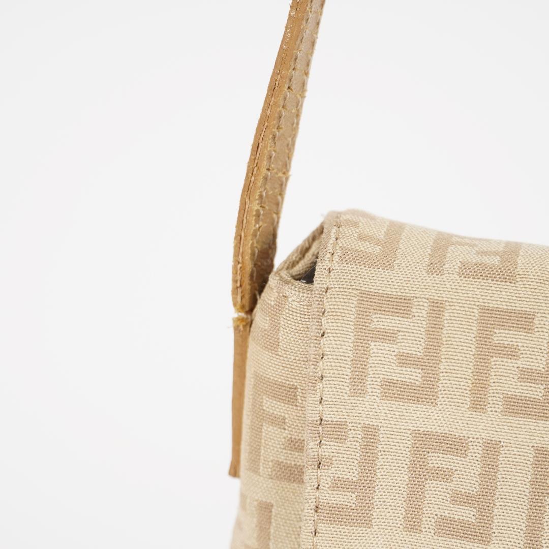 Fendi ショルダーバッグ ベージュ FFロゴ 225255610605