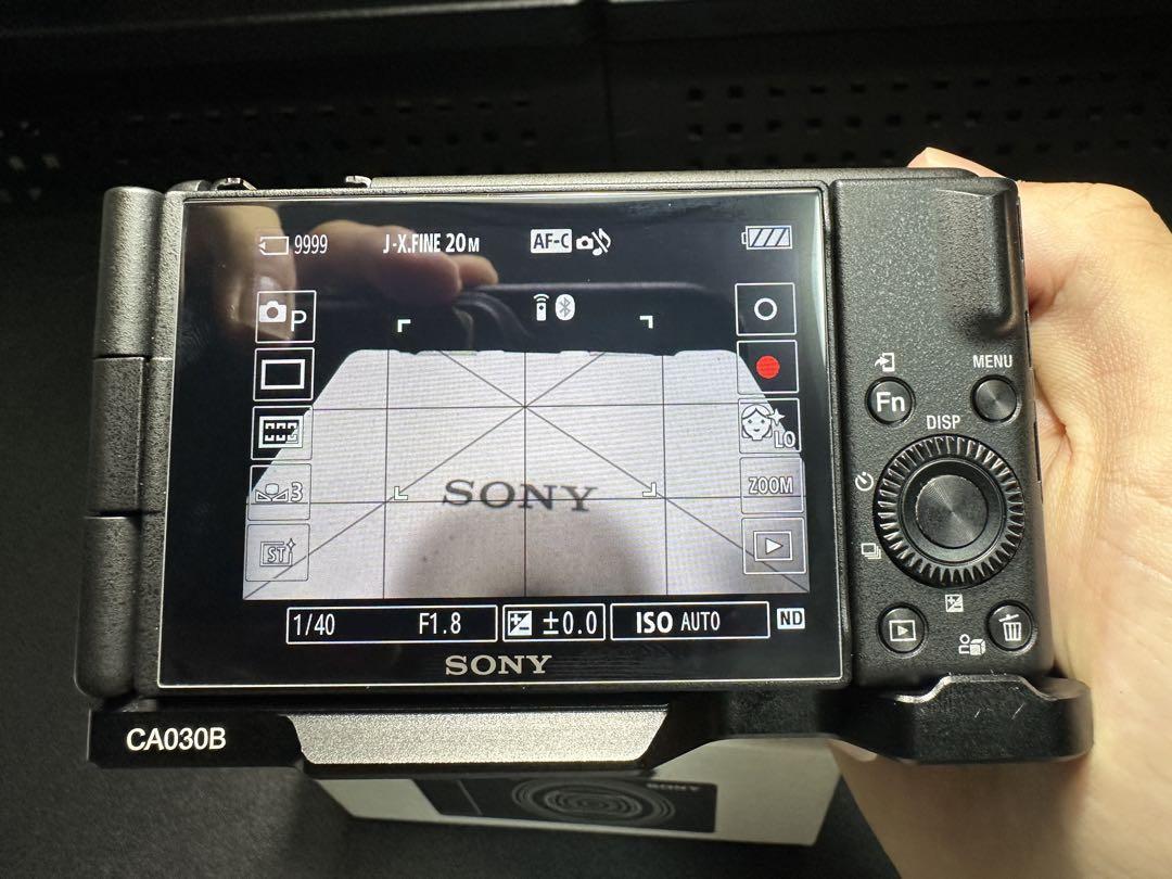 【数量限定】旧モデル在庫処分セールを開催します！ SONY VLOGCAM 純正バッテリー×4＋純正チャージャー付き ZV-1M2 デジタルカメラ