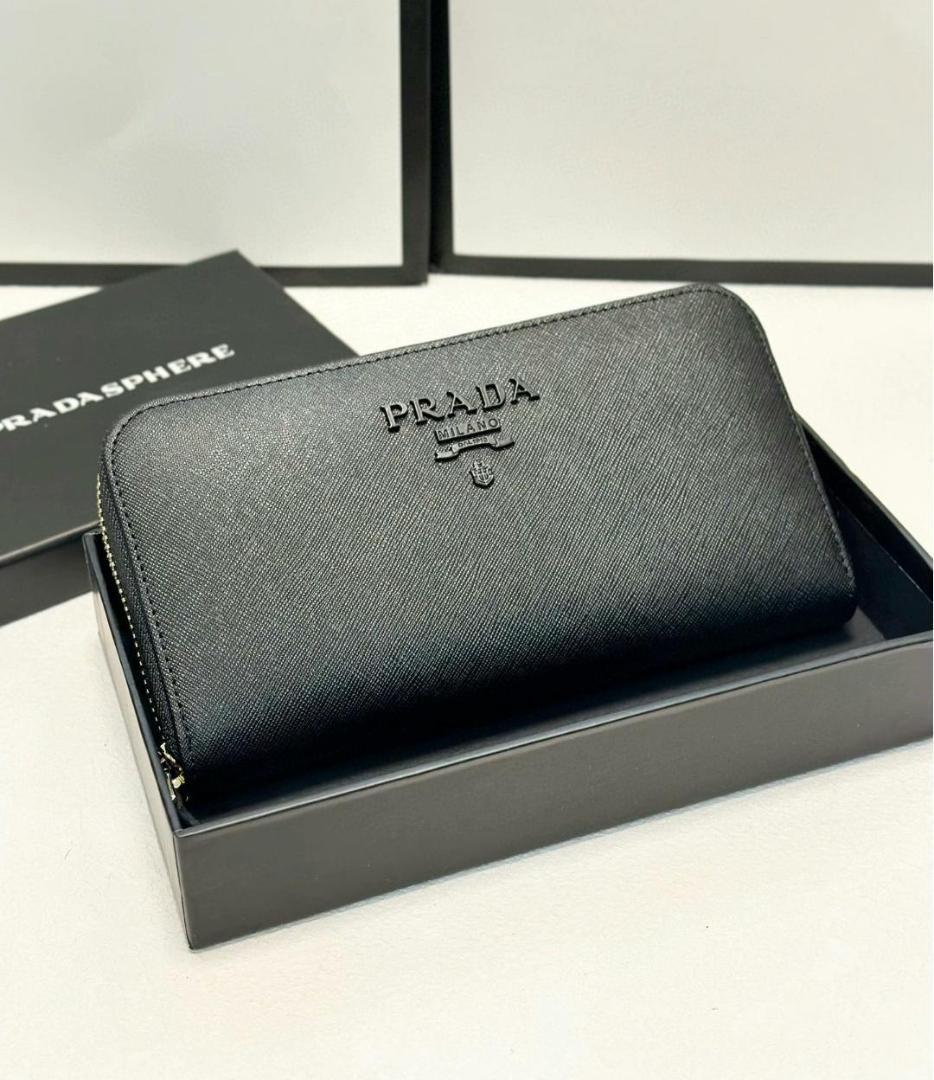 【大人気】PRADA 長財布 三角 サフィアーノ レザー ブラック 即日発送☆PRADA ブラック 長財布 サフィアーノレザー - メルカリ