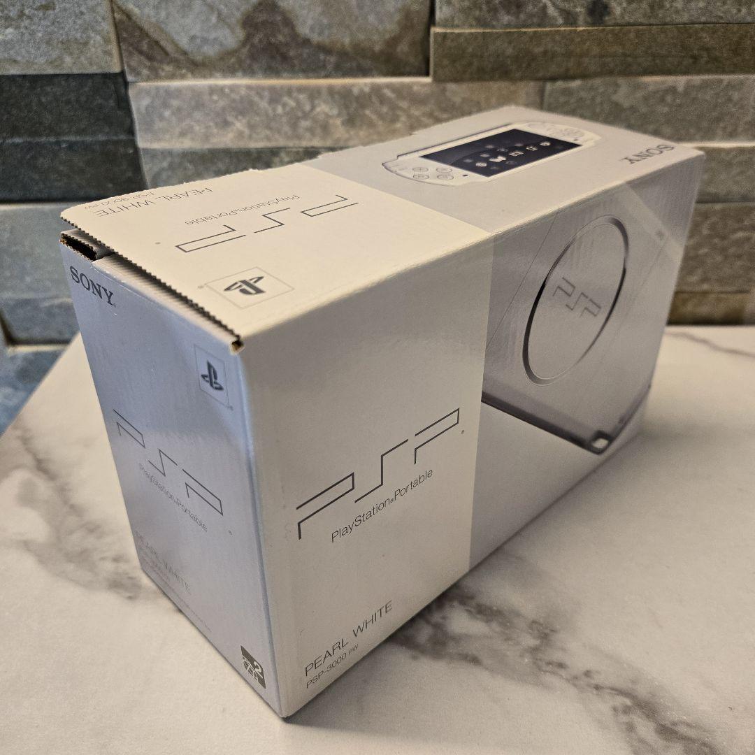 PSP 3000 本体 箱あり　美品　パール・ホワイト