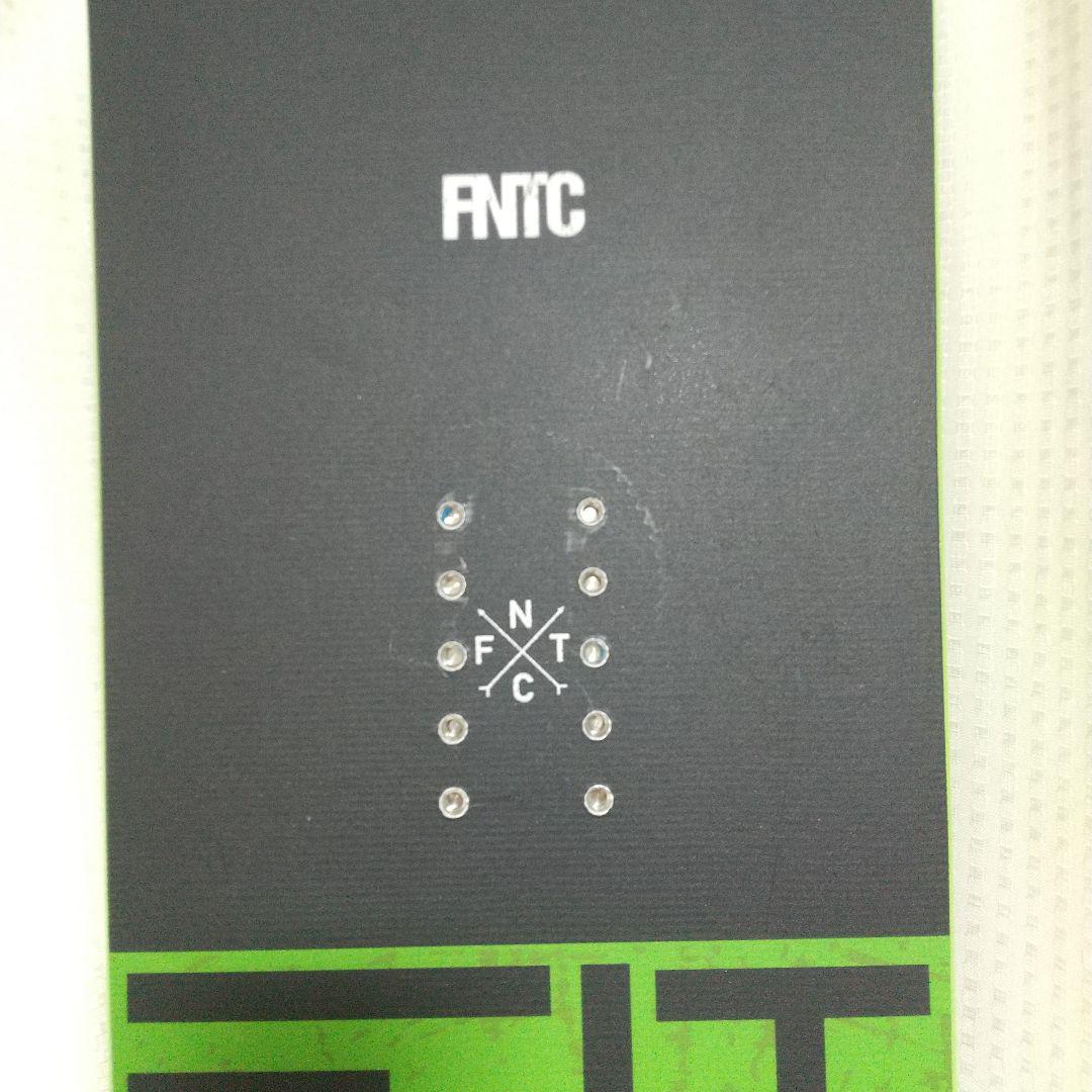 FNTC TNTR 143 スノーボード ブラック/グリーン 23-24