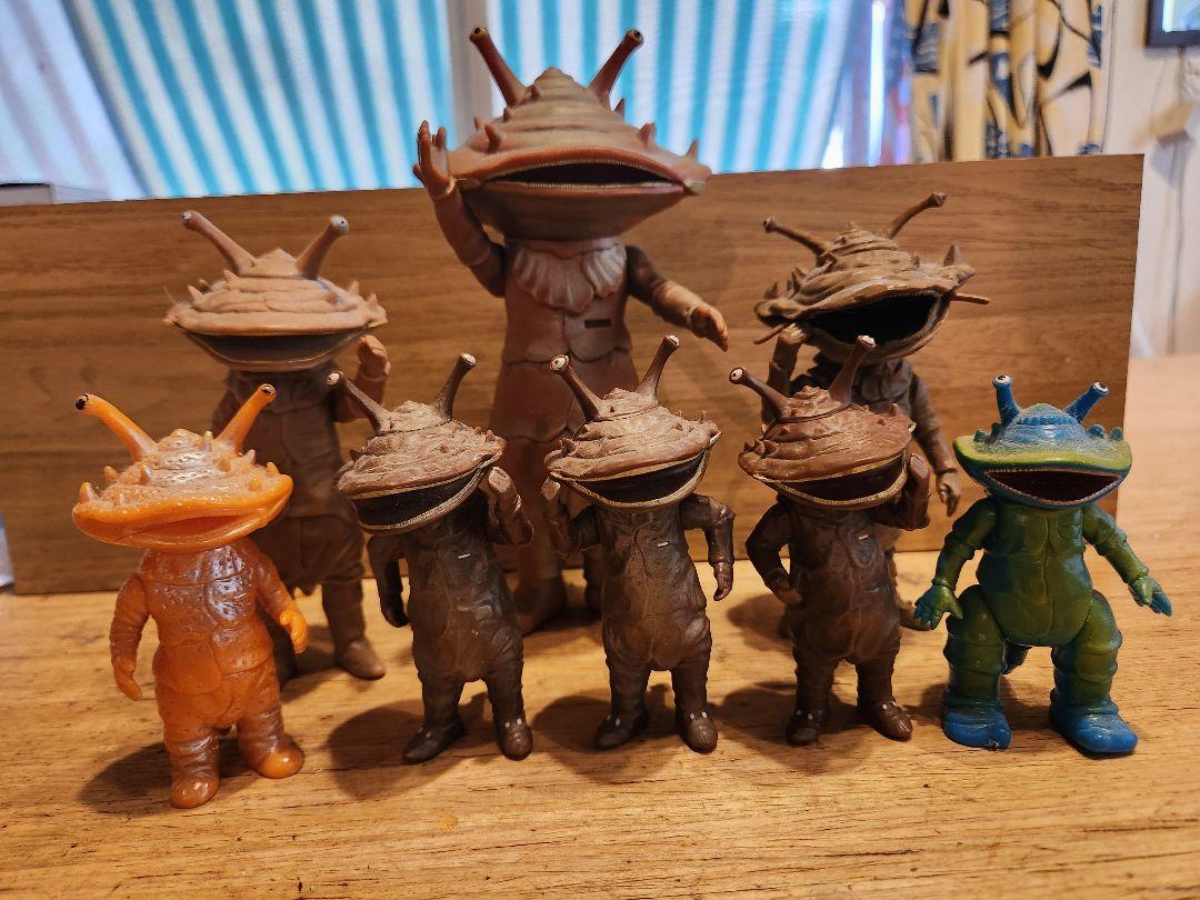 人気のクリスマスアイテムがいっぱい！ 週末限定価格 ガラモン＆カネゴンたちのフィギュア 21体 特撮