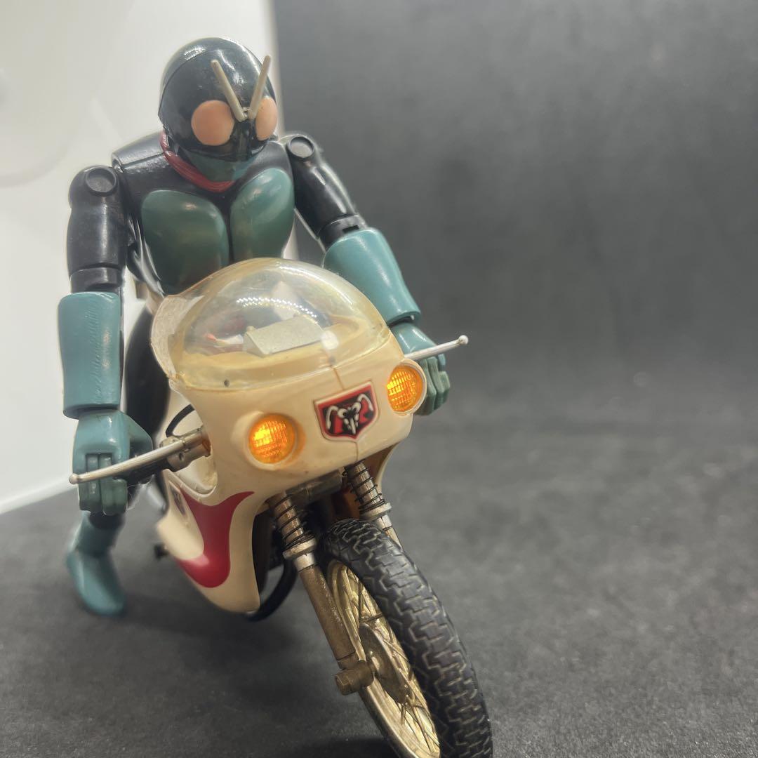 仮面ライダー　フィギュア　サイクロン号　ライト点灯