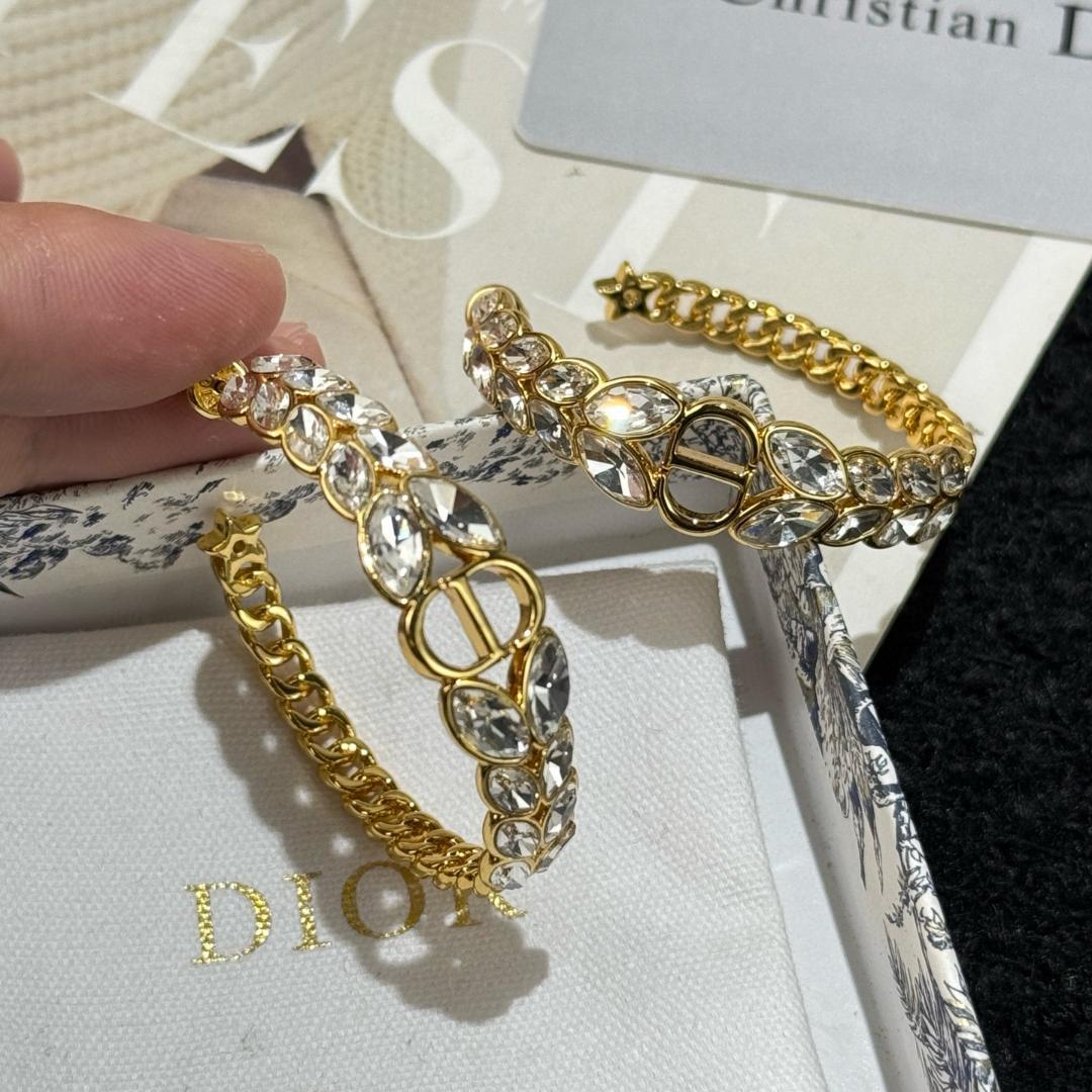Montaigne Prestige