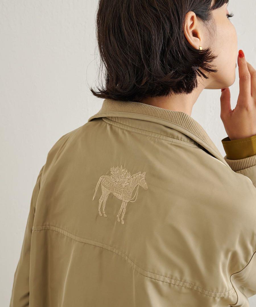 ear PAPILLONNER ボアベスト付き馬刺しゅうコート