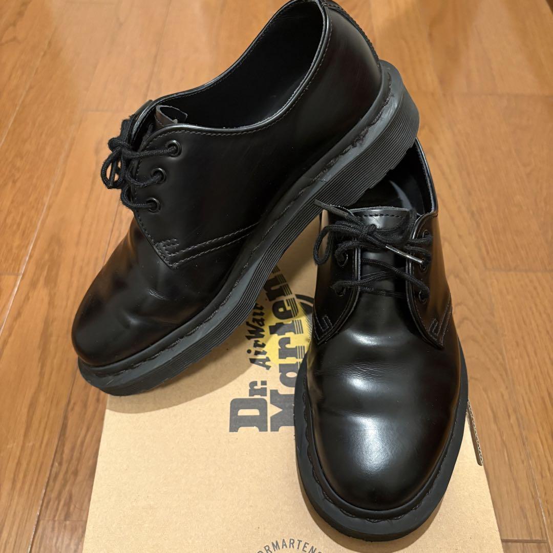 Attala Adzra様　 Dr. Martens ブラックシューズ Dr. Martens ブラック - メルカリ
