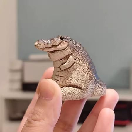 カエル型フィギュア 手のひらサイズ