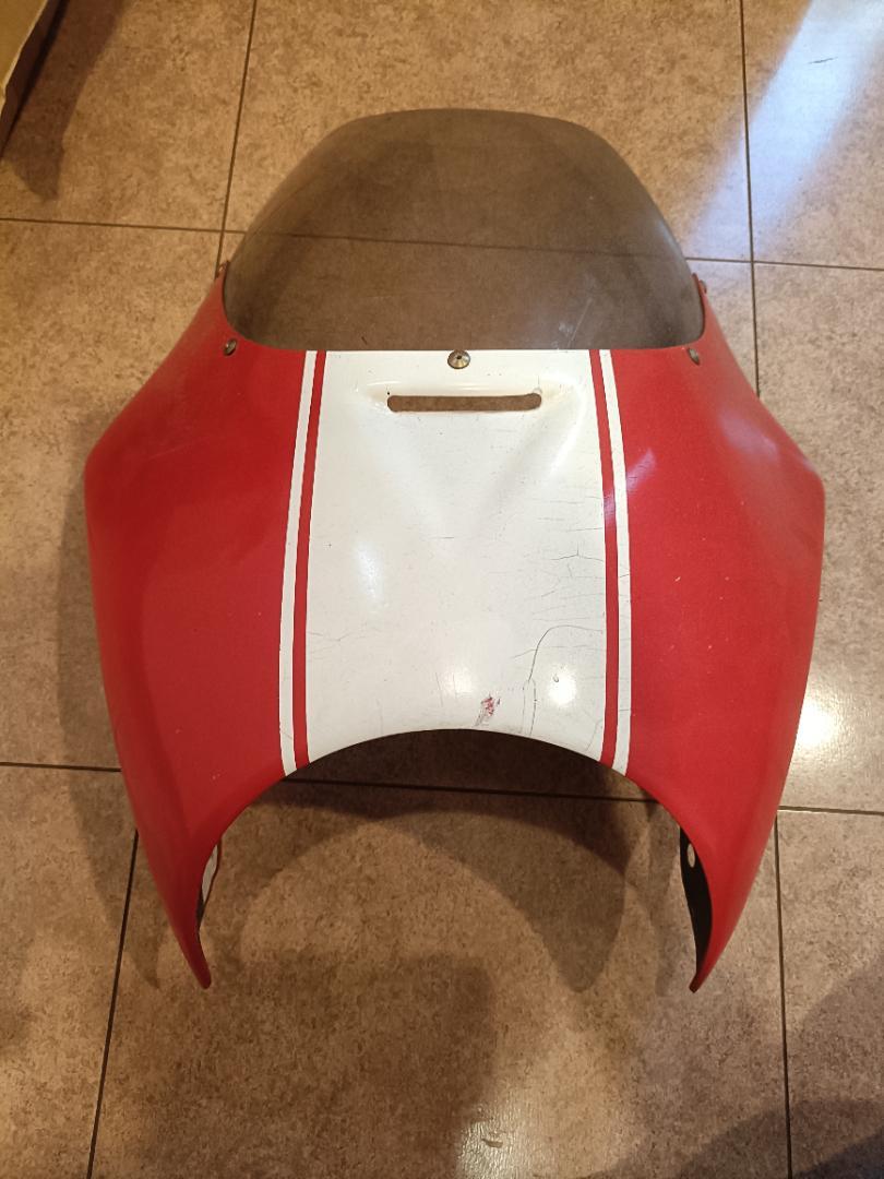 ドカティモンスターで使っていたアッパーカウルです。