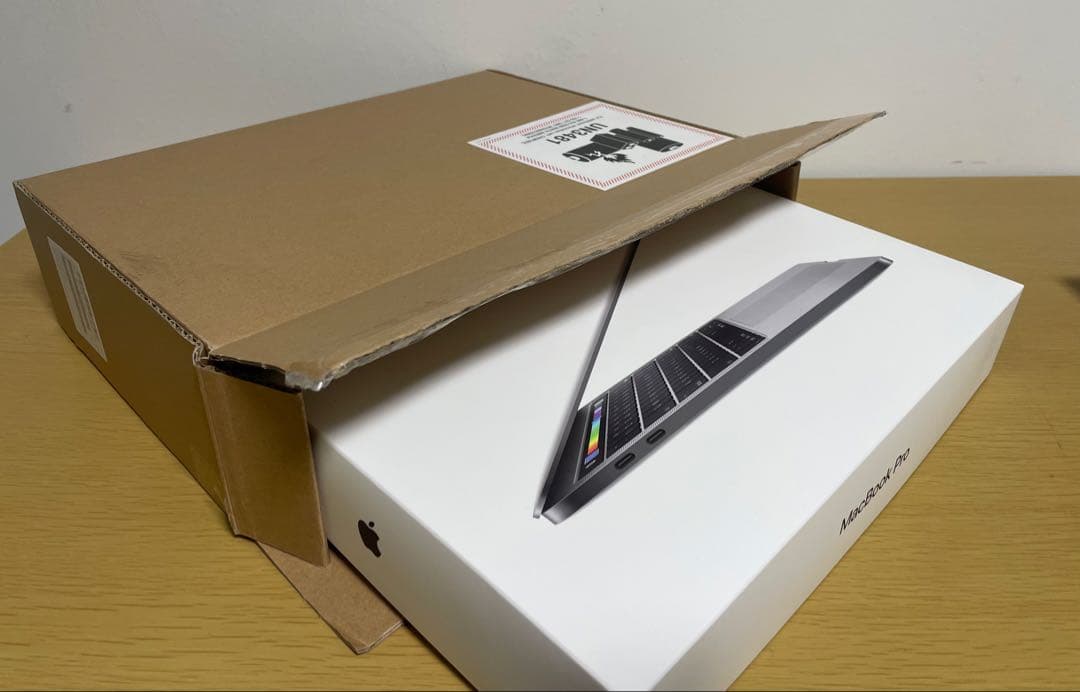 MacBook Pro Retina 2020 バッテリー95%Apple