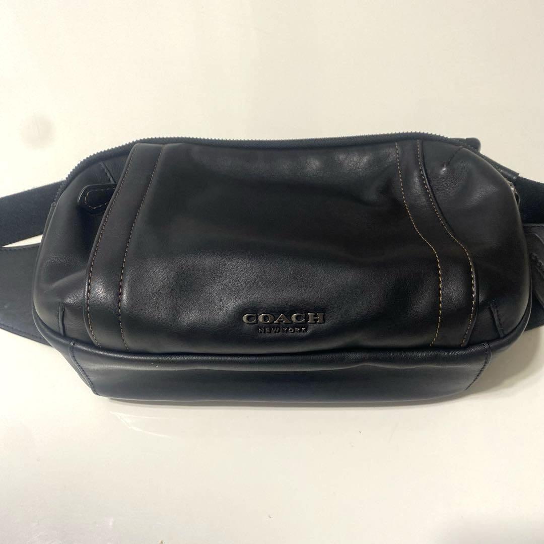COACH ロゴ入り ブラック ボディバッグ COACH ブラック ボディバッグ - メルカリ