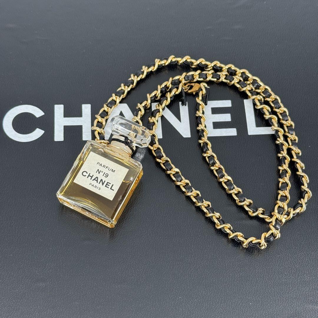 CHANEL 香水 ネックレス レザー チェーン N19 PARFUM ゴールド