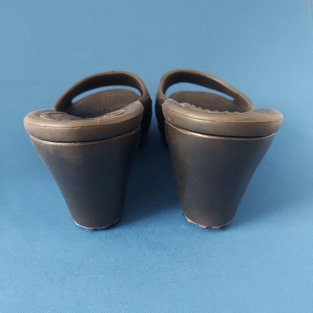 人気 crocs クロックス ササリー　サンダル　W7