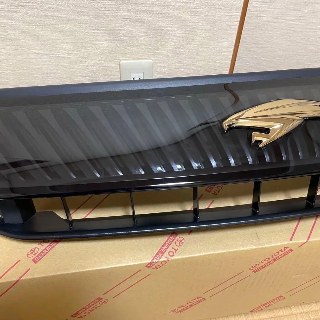 トヨタ ハリアー 60 未使用品 グリル ゴールド 前期 トヨタ ハリアー 60 未使用品 グリル ゴールド 前期 - メルカリ