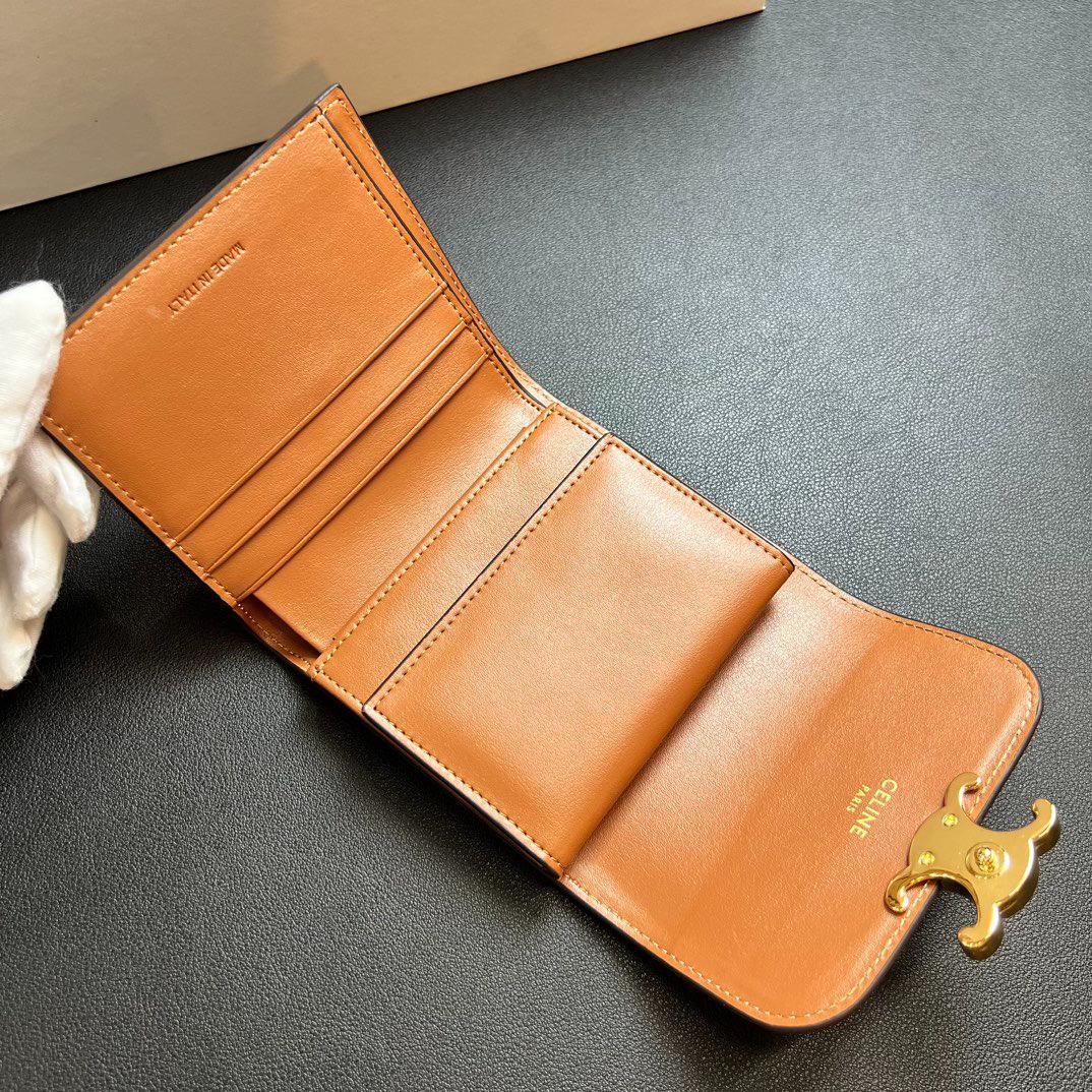 CELINE トリオンフ 三つ折り財布 ホワイト ゴールド金具