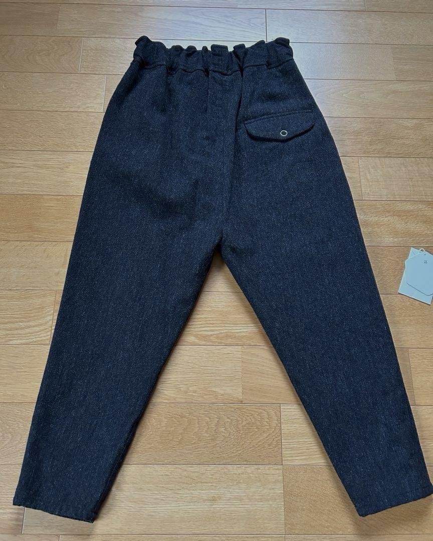 firmumフィルマム　ウールリネンシリンダーパンツ　ダークグレー