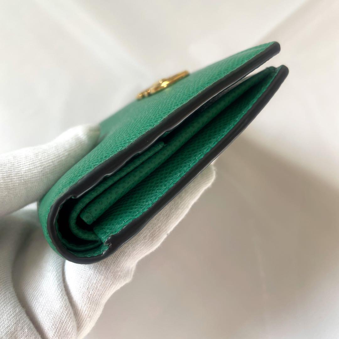 美品 フェラガモ 二つ折り財布 ダブルガンチーニ金具 グリーン