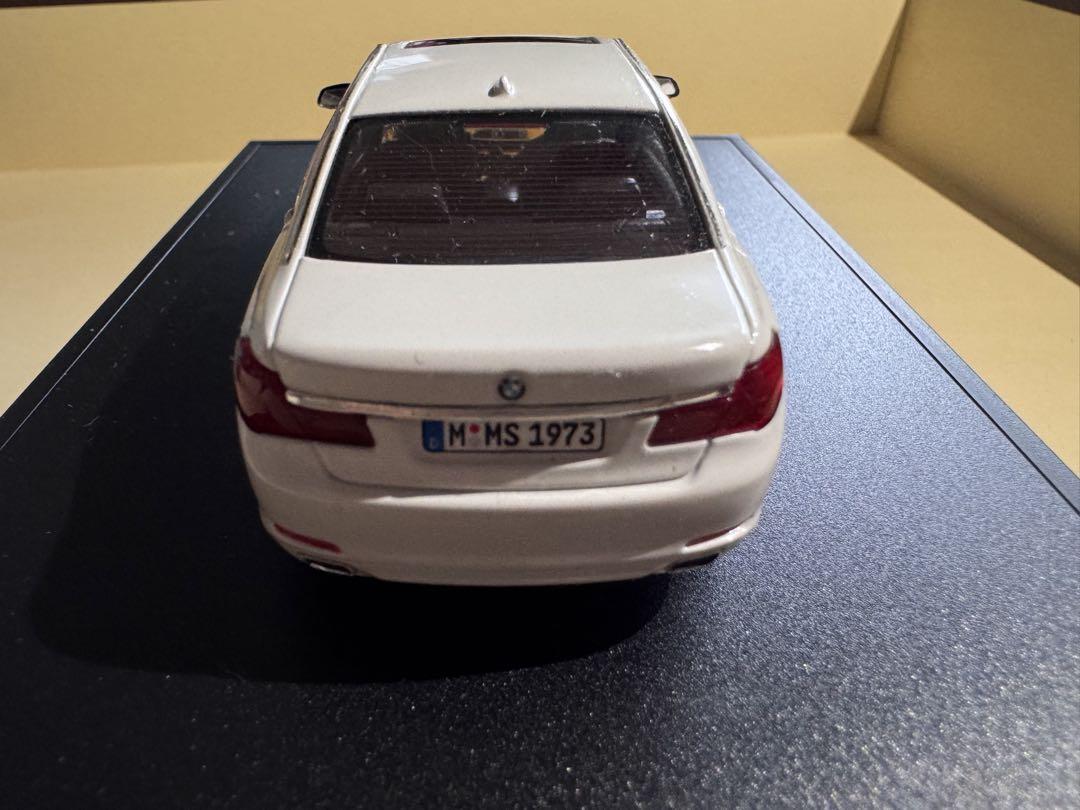 BMW 750Li ホワイト ミニカー1/43