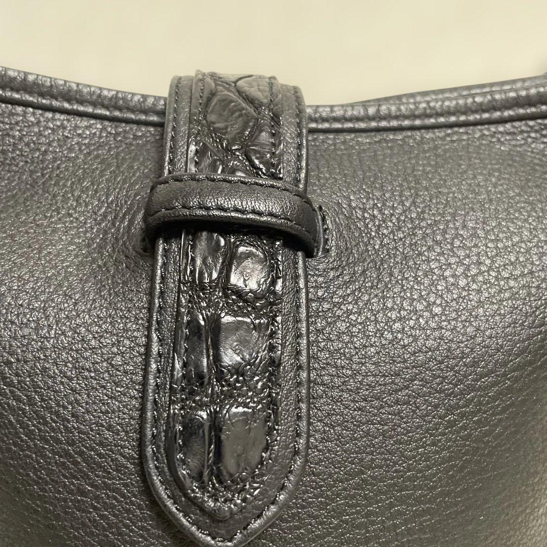 未使用 CELENCEE 　ショルダーバッグ　シュリンクレザー