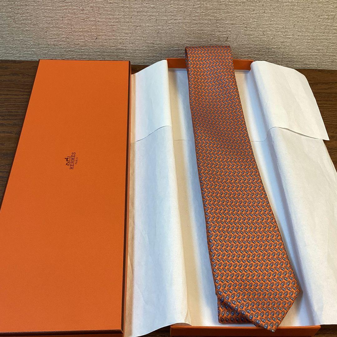 エルメス　プリントネクタイ　オレンジ　カデナ　鍵